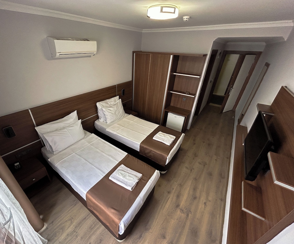 Economy Twin Room photo 1