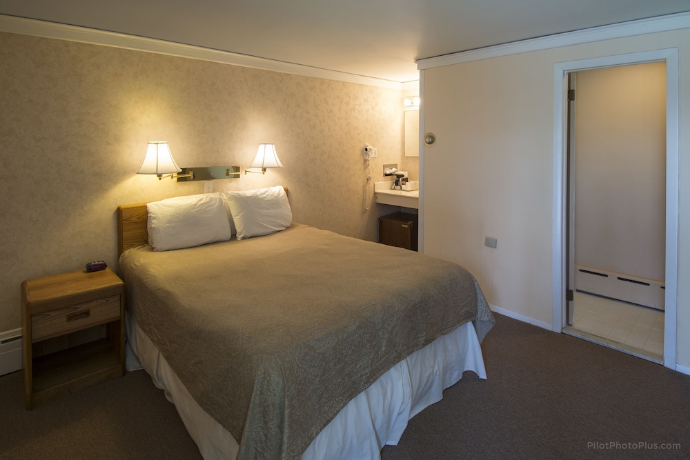 Standard Room, 1 Queen Bed photo 1