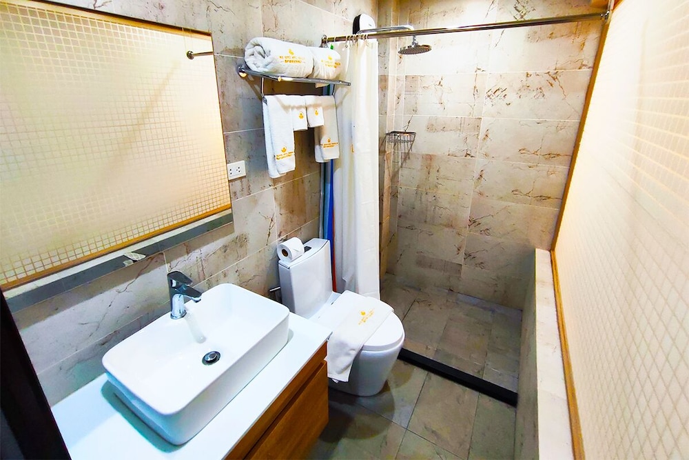 Deluxe Room - Photo 4
