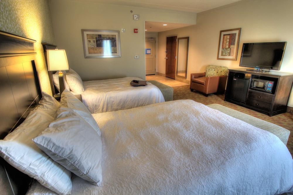 Room, 2 Queen Beds, Accessible (Roll-in Shower) - Photo 3