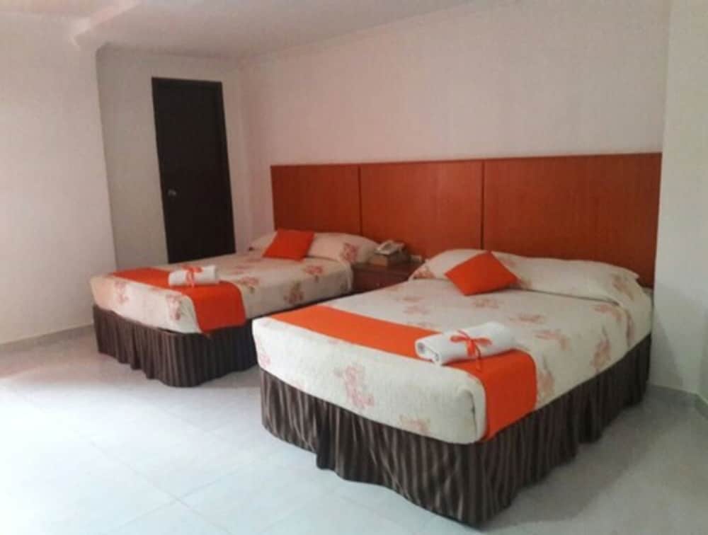 Basic Double Room, Multiple Beds photo 2