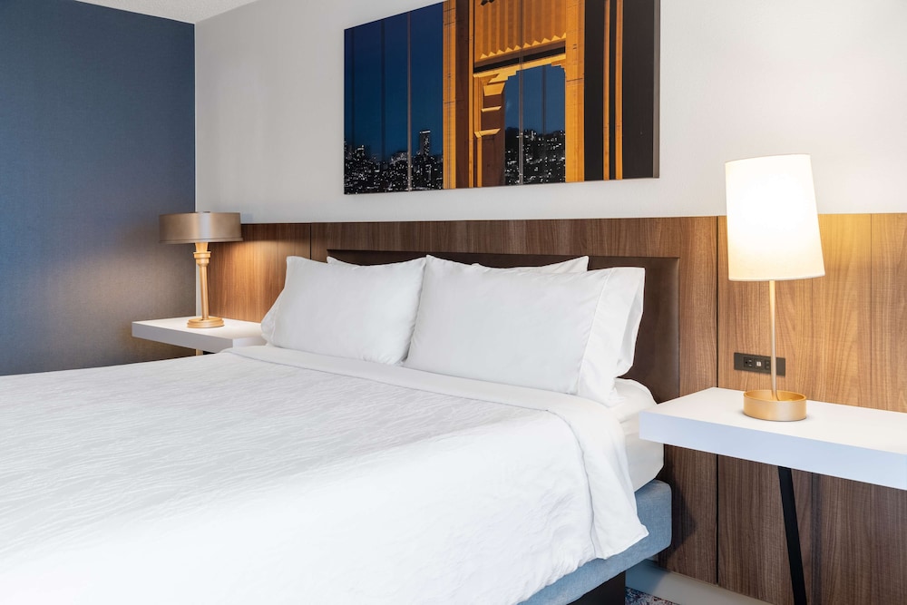 Room, 1 King Bed, Bay View (High Floor) - Photo 8