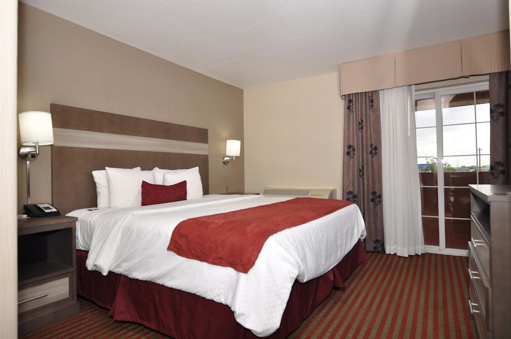 Suite, 1 King Bed, Non Smoking, Balcony (With Sofabed) photo 2