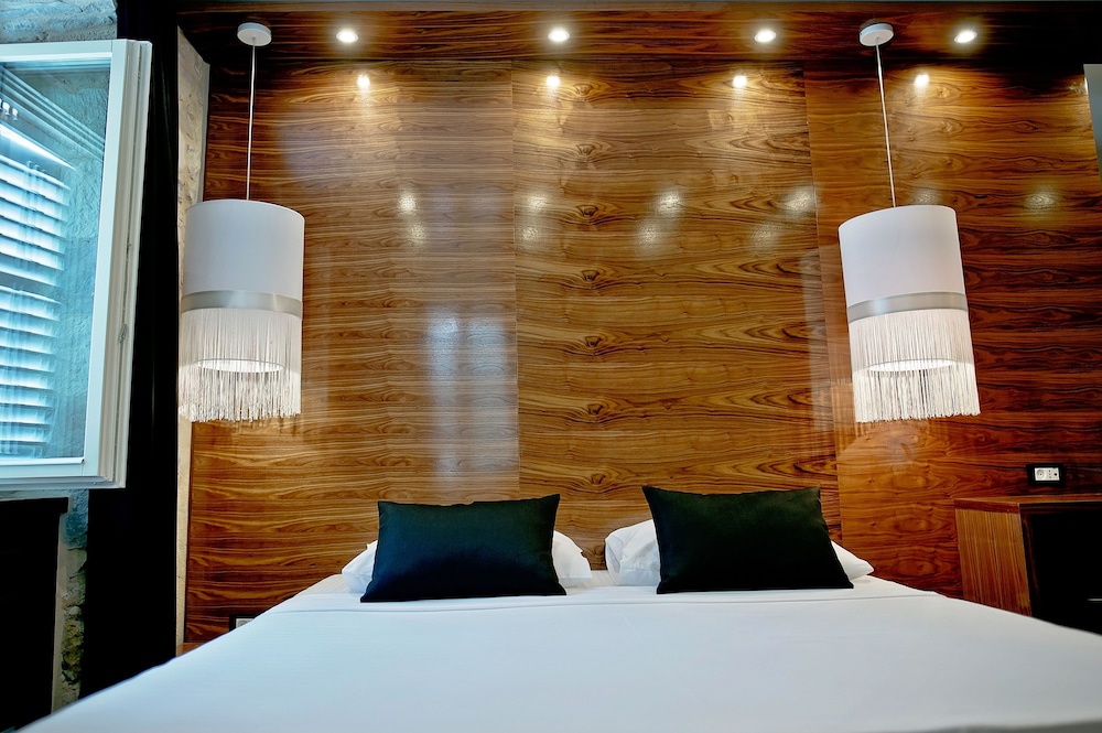 Deluxe Double or Twin Room - Photo 11