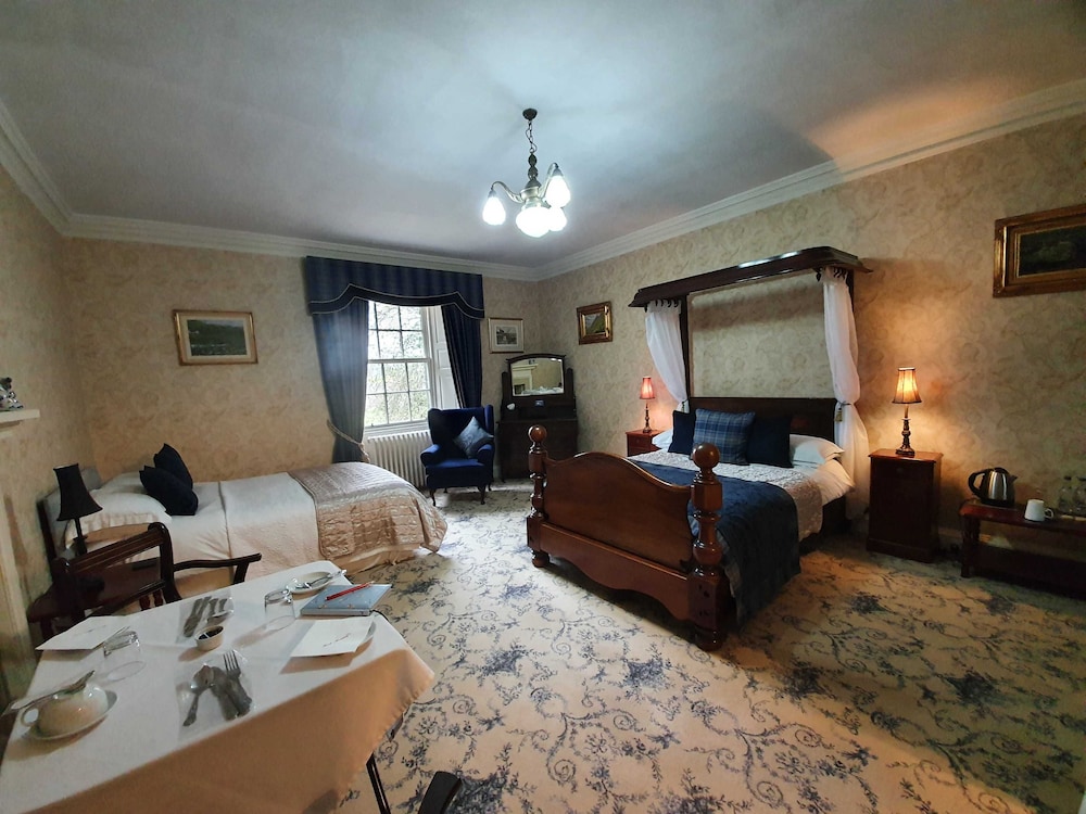 Superior Quadruple Room (Tartan Twin) photo 2