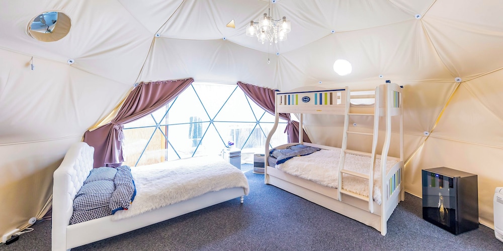 Deluxe Dome, Non Smoking photo 1