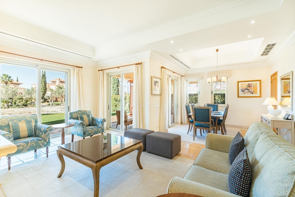 Villa photo 2