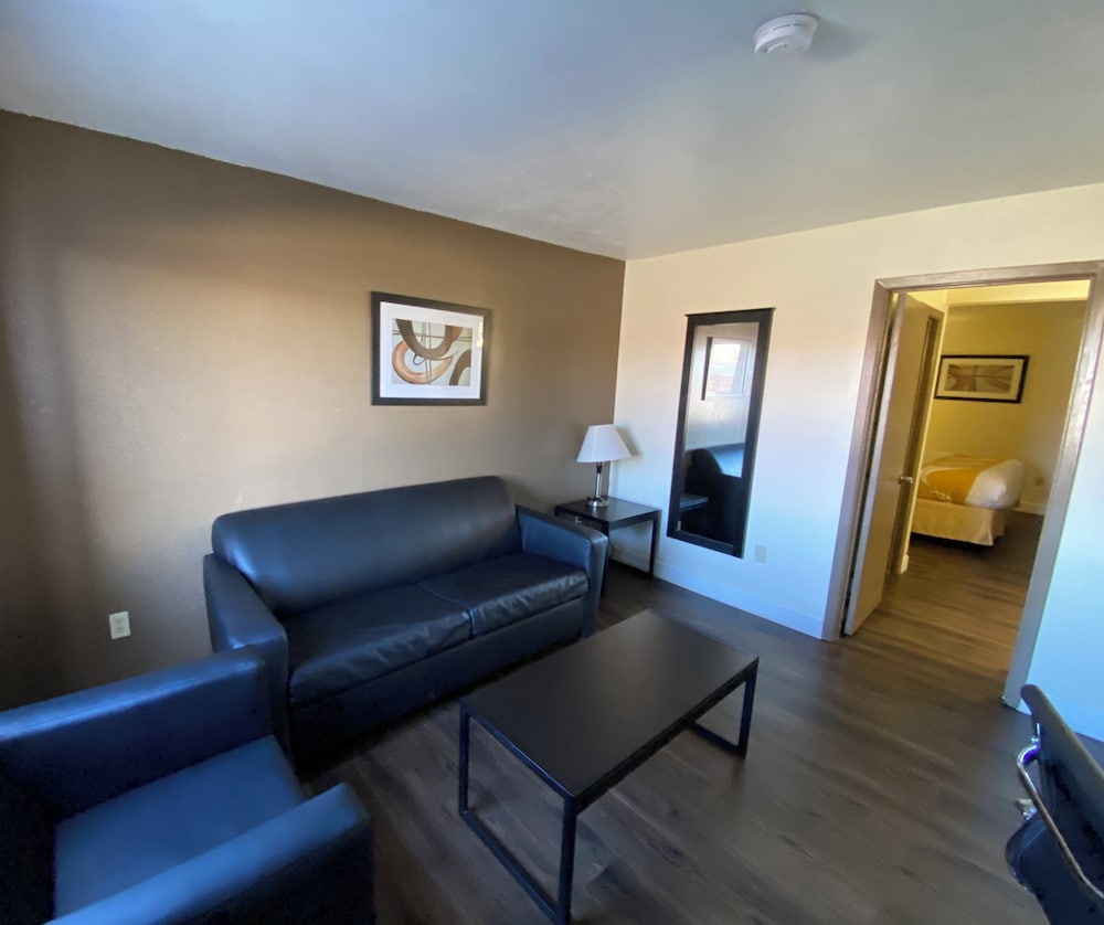 Studio Suite, 1 King Bed, Non Smoking - Photo 5