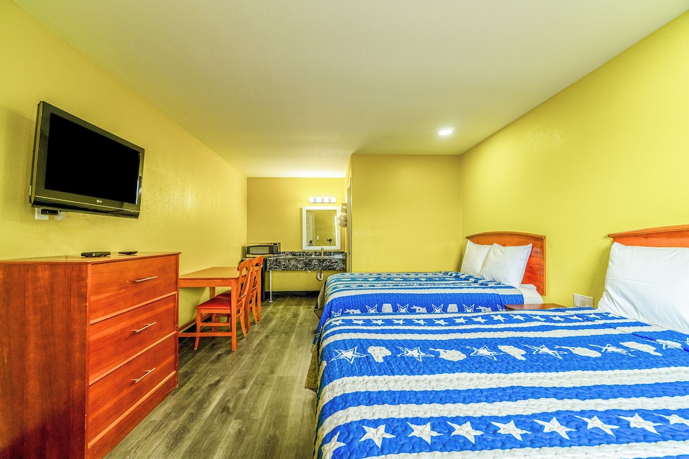 Room, 2 Queen Beds, Non Smoking