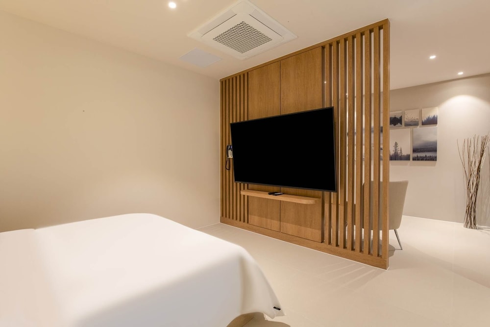 Suite, Balcony