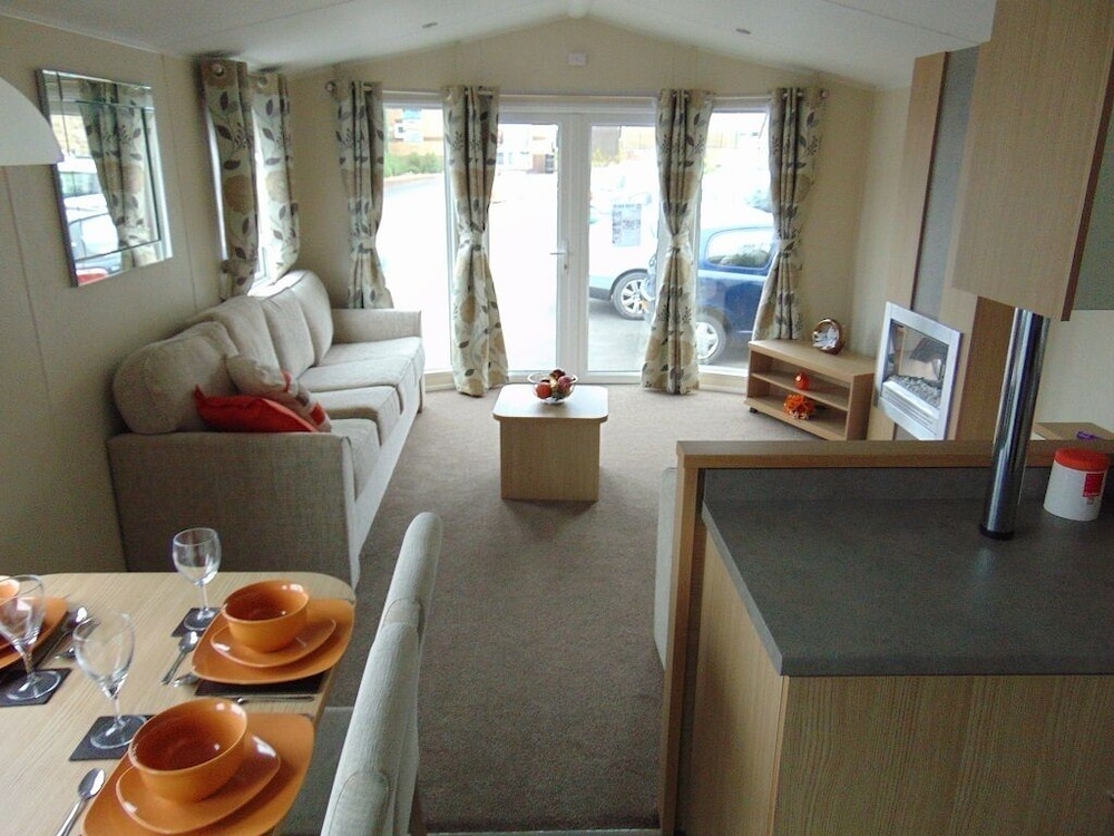 Three Bed Silver Caravan - Pet Friendly photo 1