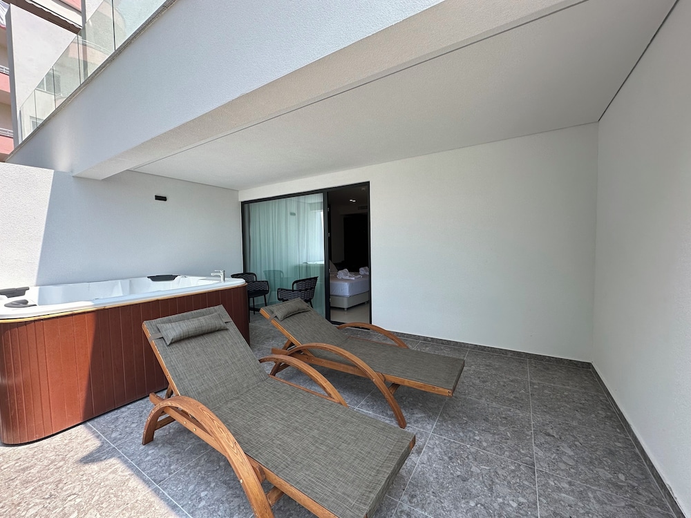 King Room with Jacuzzi Side Sea View