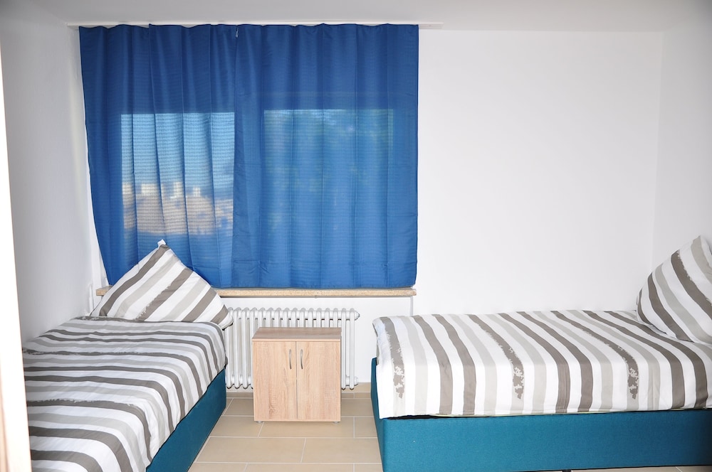 Economy Twin Room, Shared Bathroom (Nr. 10) photo 1