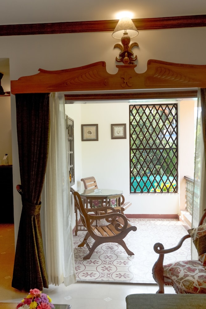 Luxury Suite - Photo 6