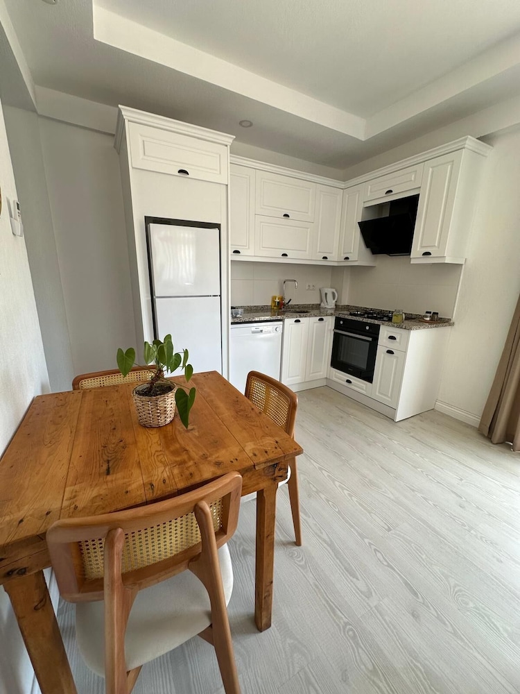 Basic Apartment photo 1
