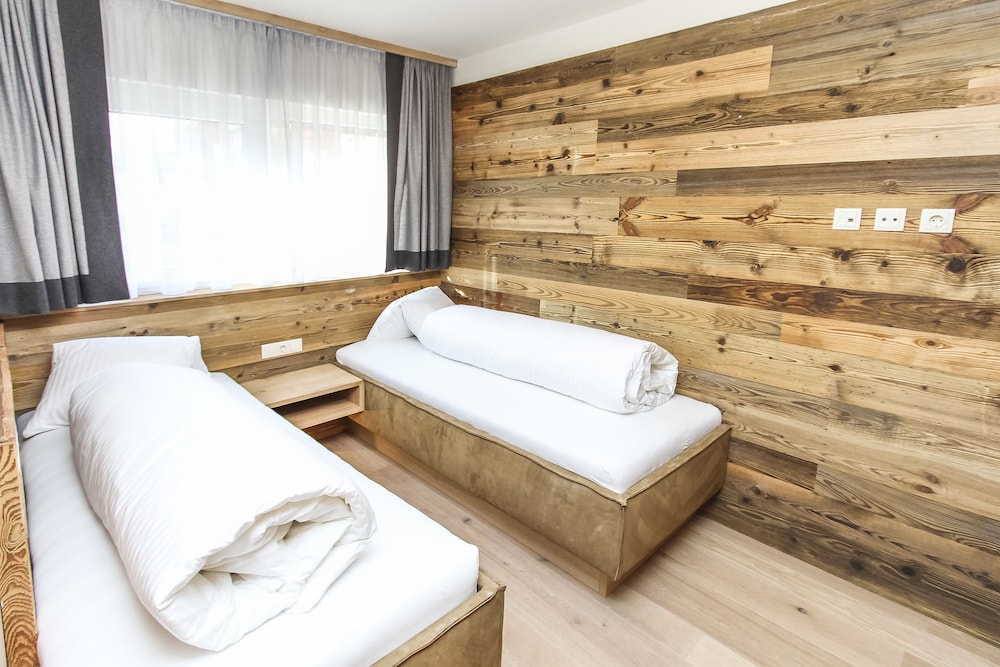 Chalet, 2 Bedrooms, Balcony