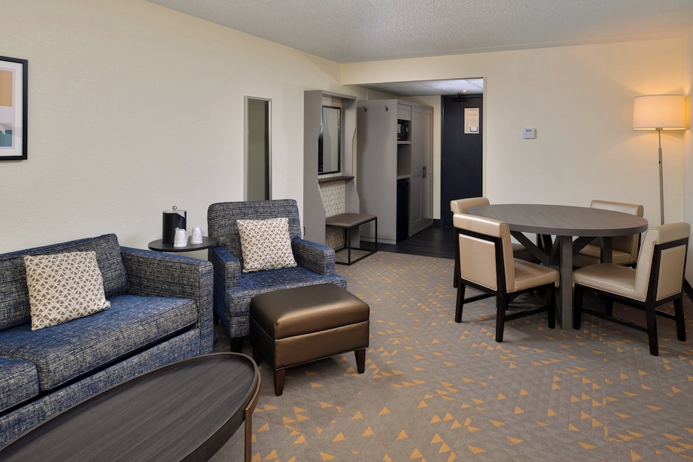 Executive Suite, 1 King Bed with Sofa bed - Photo 4
