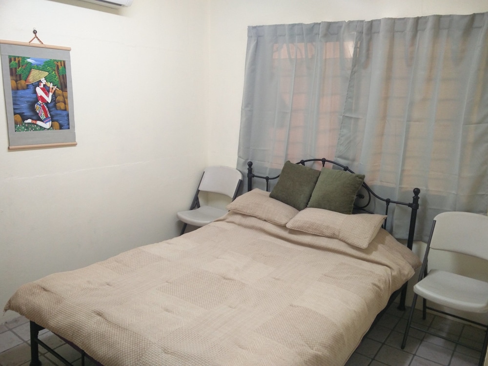Economy Room, 1 Queen Bed, Refrigerator