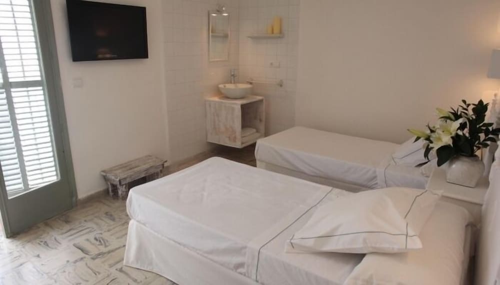 Superior Double Room, Shared Bathroom photo 2