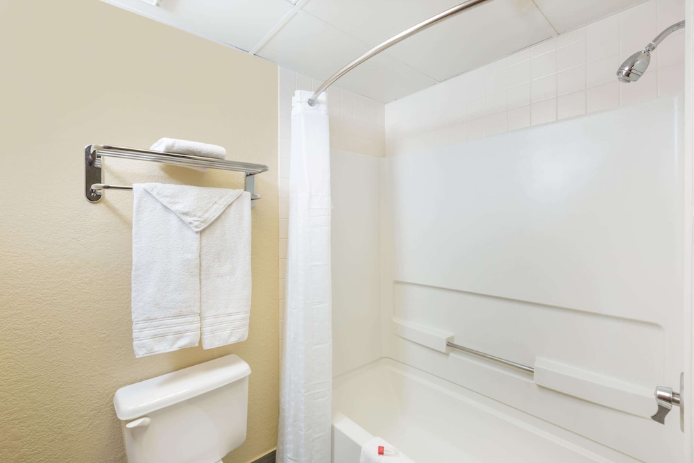 Room, Multiple Beds, Non Smoking - Photo 3