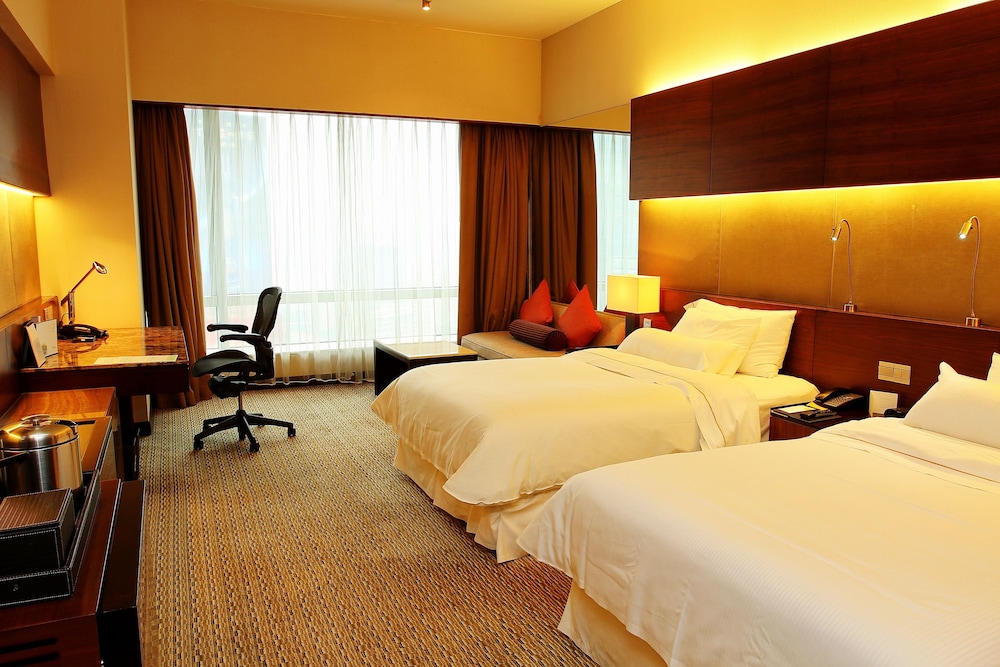 Room, 2 Twin Beds, City View - Photo 7