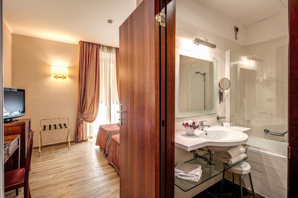 Triple Room photo 2