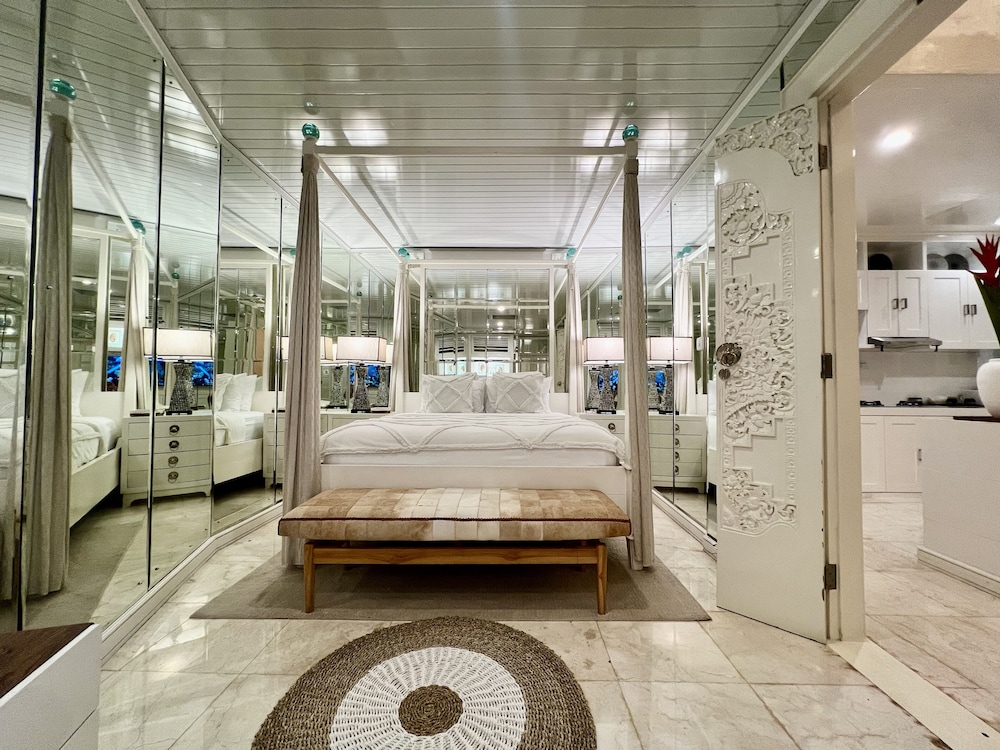 Luxury Apartment, 1 King Bed photo 2
