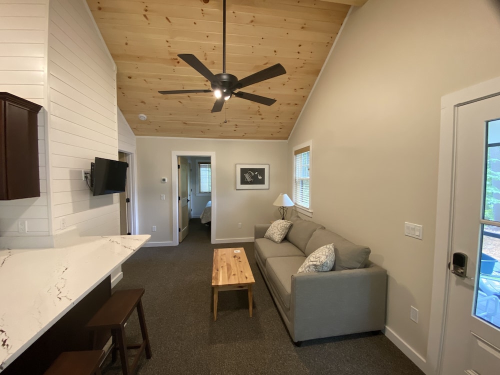 Deluxe Cottage photo 1