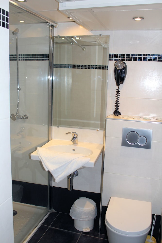 Double Room (Urban - 2 Theatre Tickets Included) photo 3