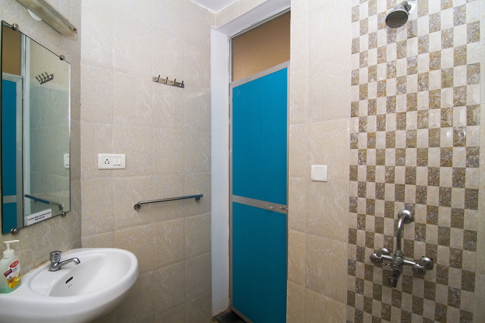 Basic Double Room, 1 Double Bed photo 2