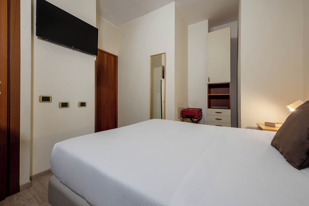 Standard Single Room - Photo 2