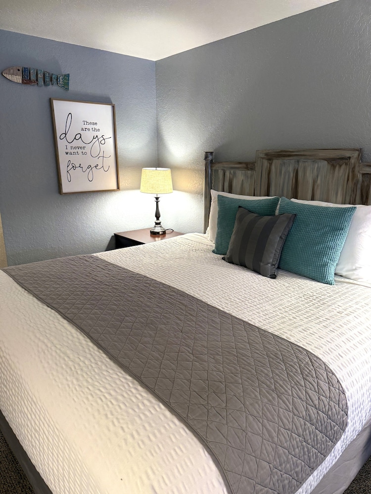 Standard Room, 1 King Bed, Pets Not Allowed