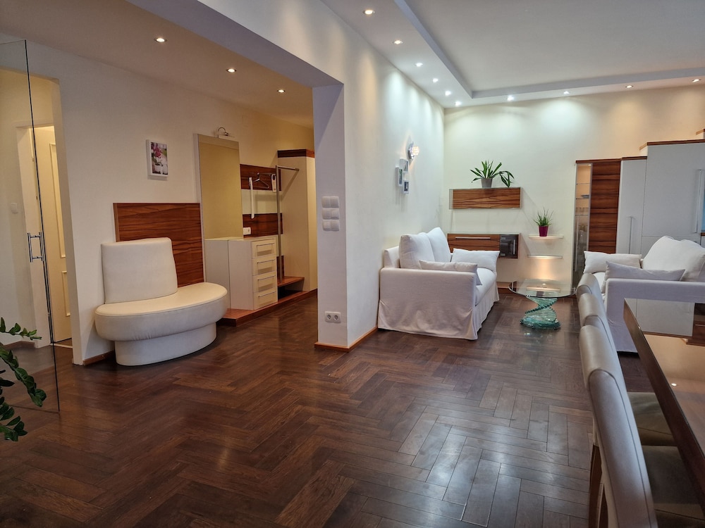 Garden Suite