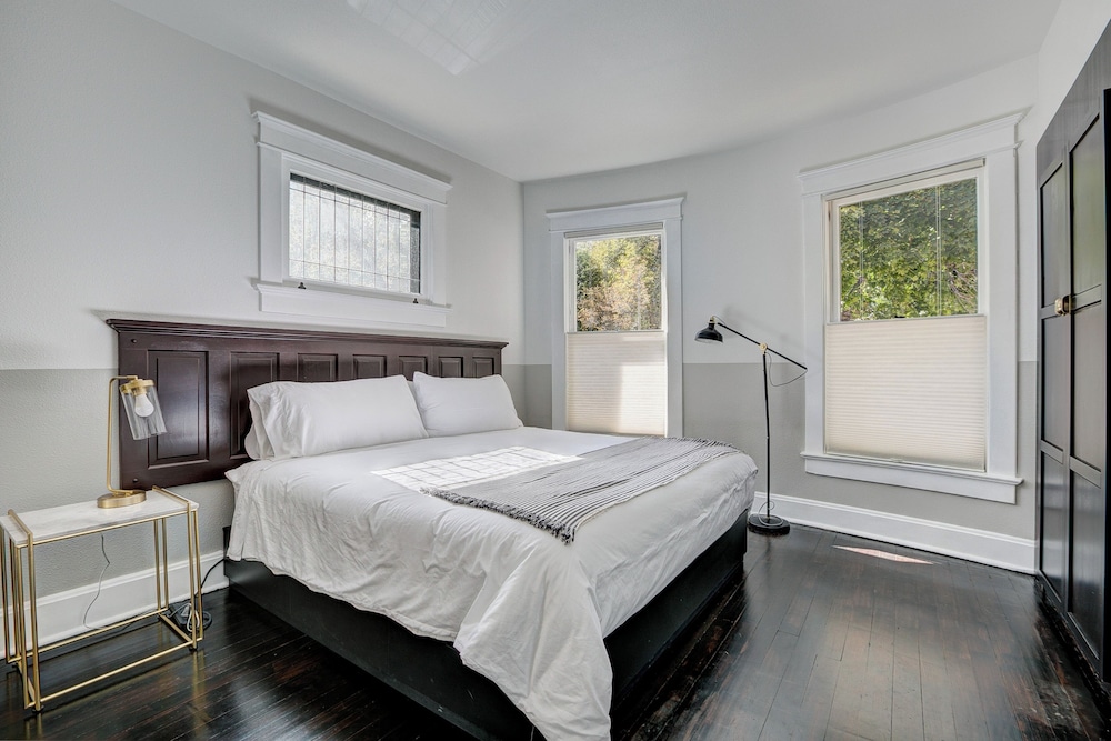 Studio Suite, 1 King Bed, Refrigerator