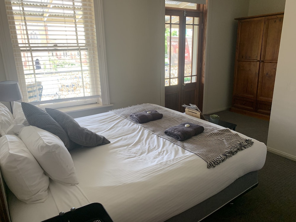 Room 8