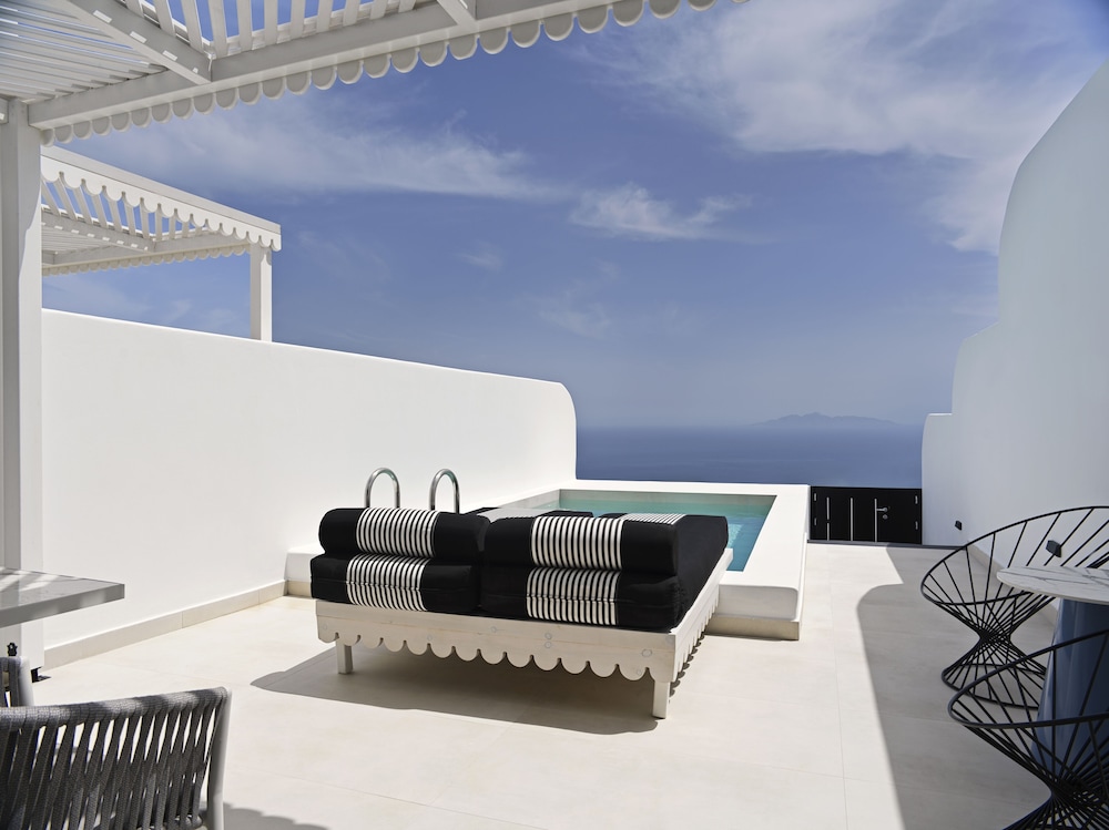 King Suite with Sea View and Heated Plunge Pool - Photo 20