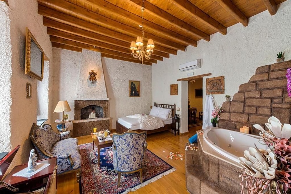 Suite (Elytis) photo 1