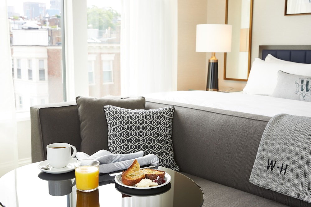 Premium Suite, 1 King Bed (Mobility & Hearing Accessible)