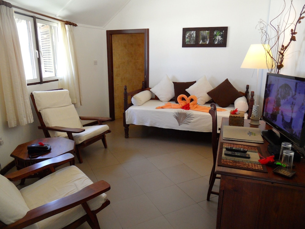 Junior Suite, 1 Bedroom, Oceanfront photo 2