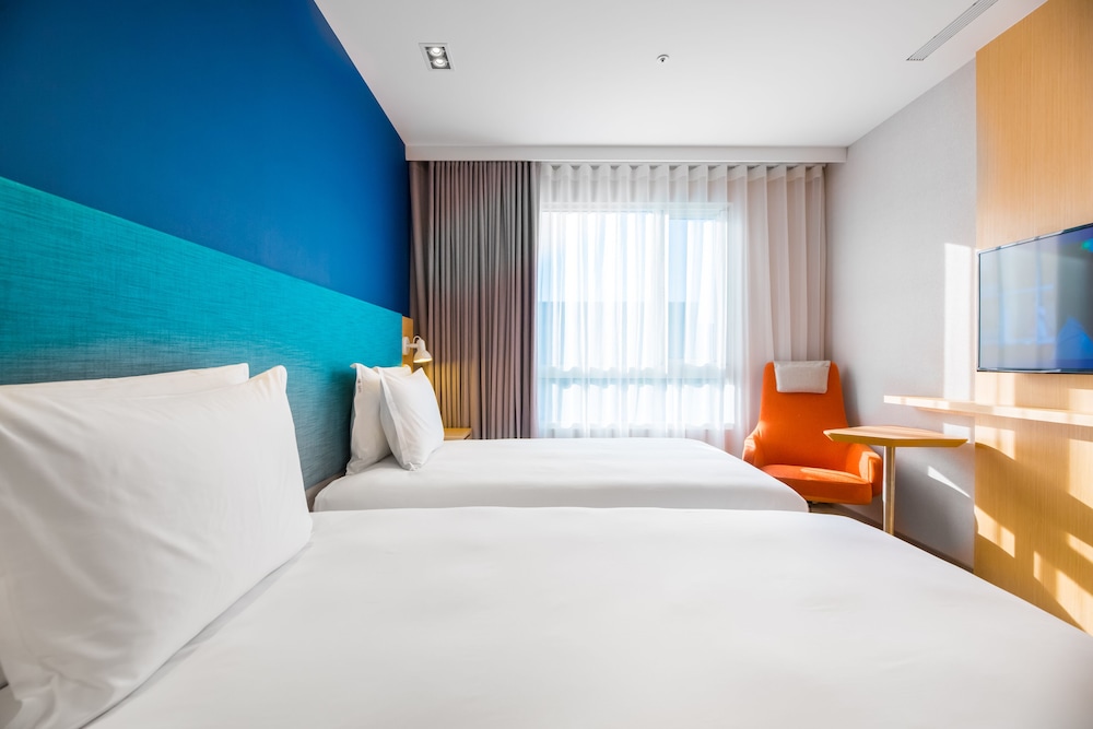 Standard Room thumbnail 5