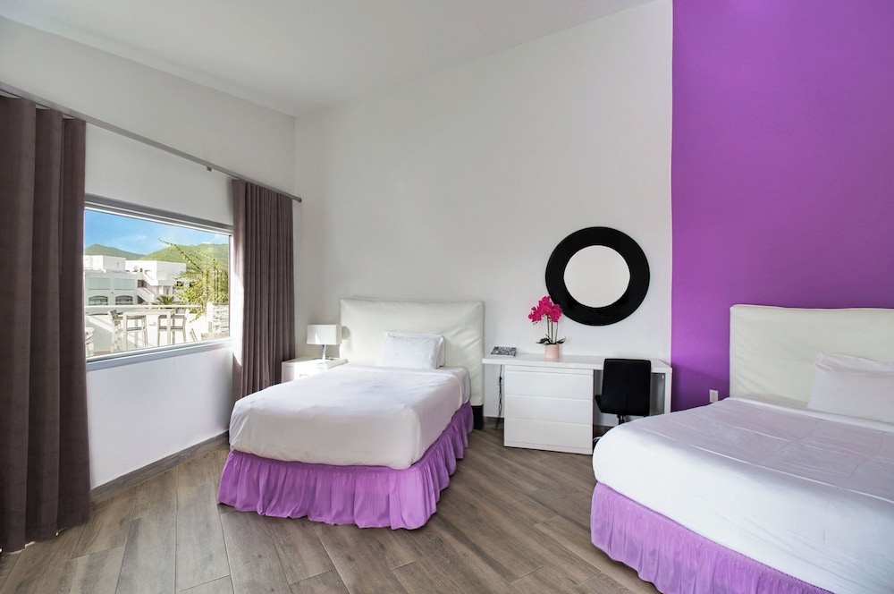 Superior Studio Suite, 2 Double Beds, Ocean View