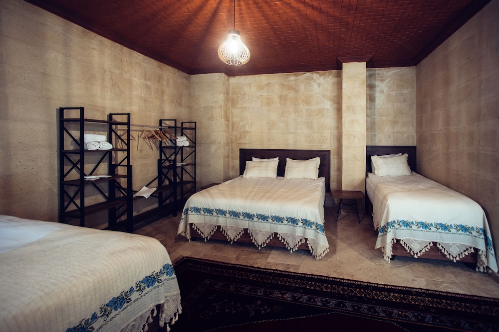 Family Quadruple Room - Photo 8