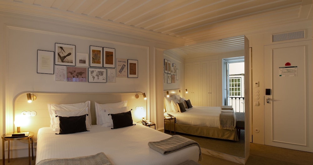 Family Room, Connecting Rooms