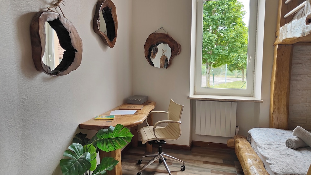 Unique Rustic Apartment - Photo 24
