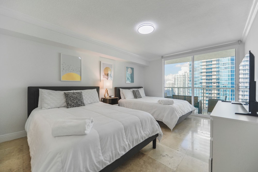 Luxury Apartment, Balcony, City View photo 3