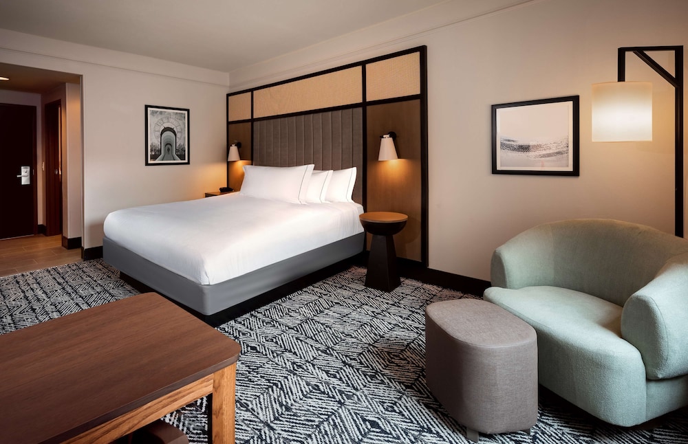 1 King Bed Hearing Accessible with Balcony - Photo 3
