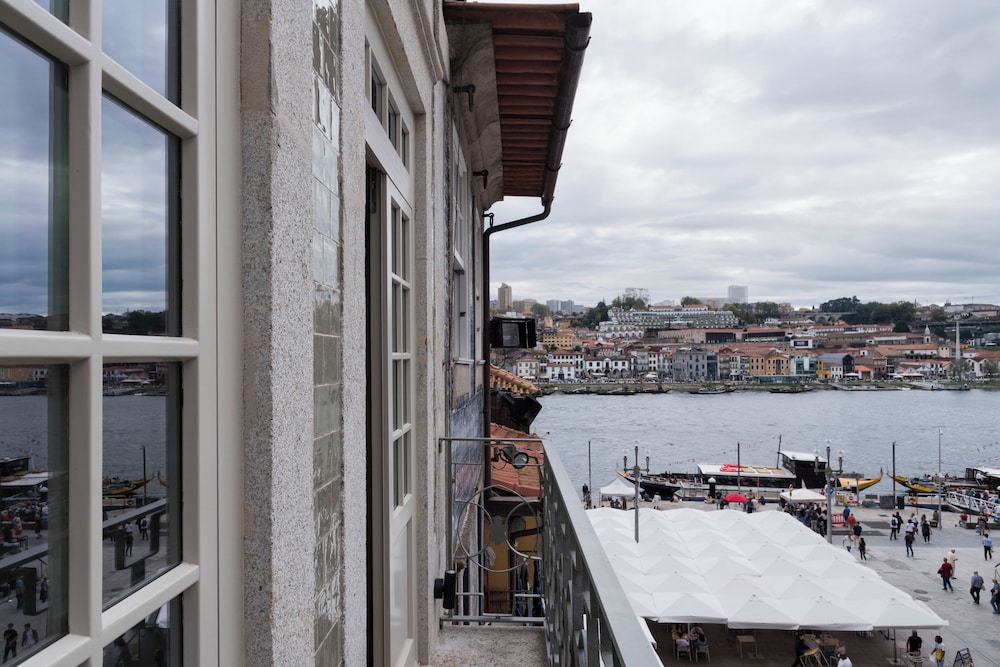Premium Room, River View thumbnail 6