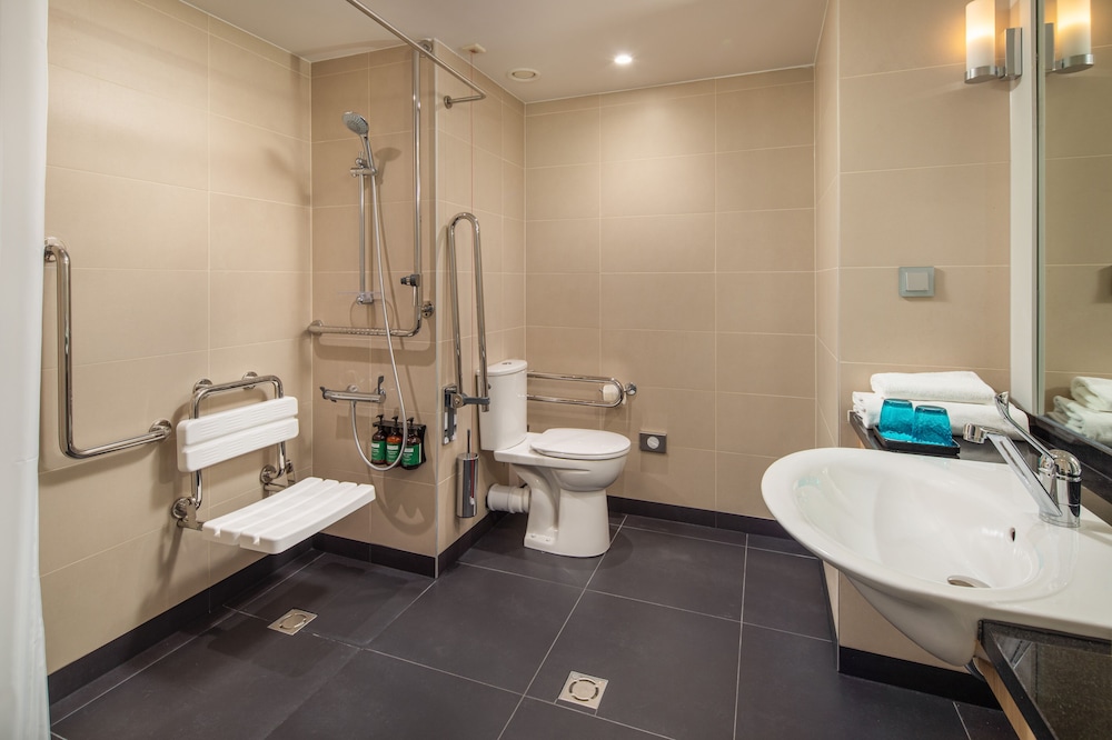 Room, 1 Queen Bed, Accessible - Photo 4