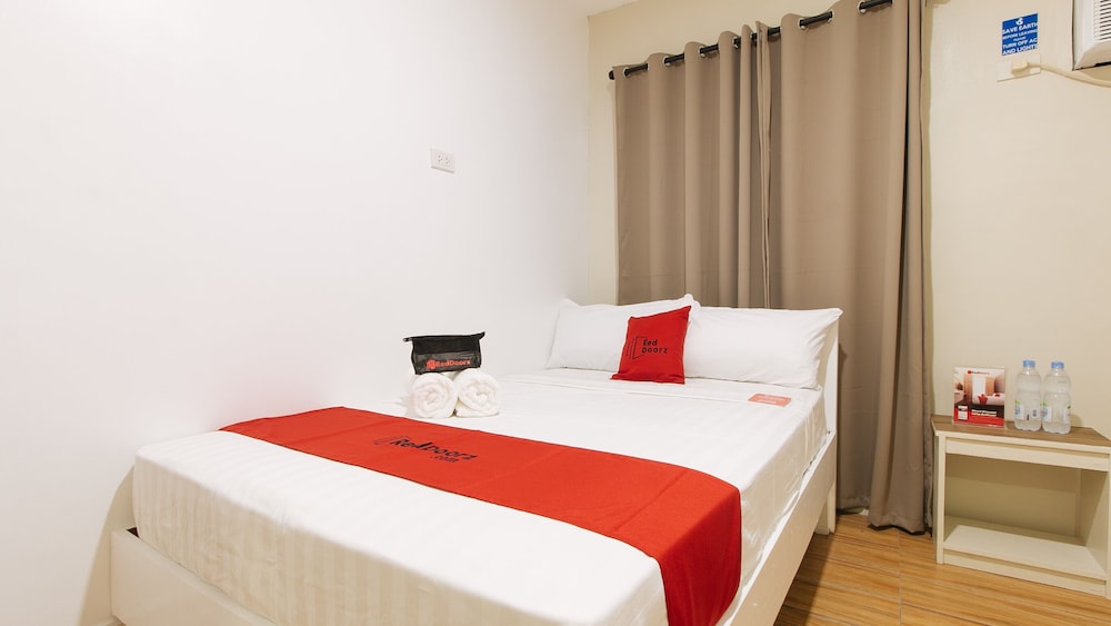 Double Room (Reddoorz) - Photo 3