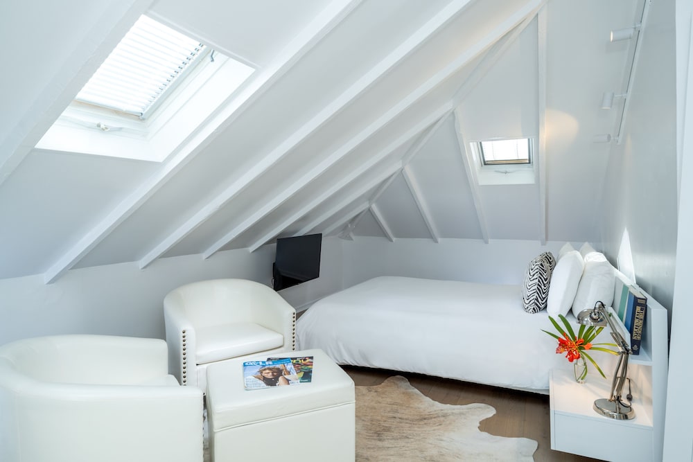 Standard Room, 1 Queen Bed, Refrigerator (Room 8)